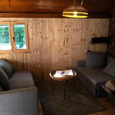 Malebna Chata V Lese Opátska